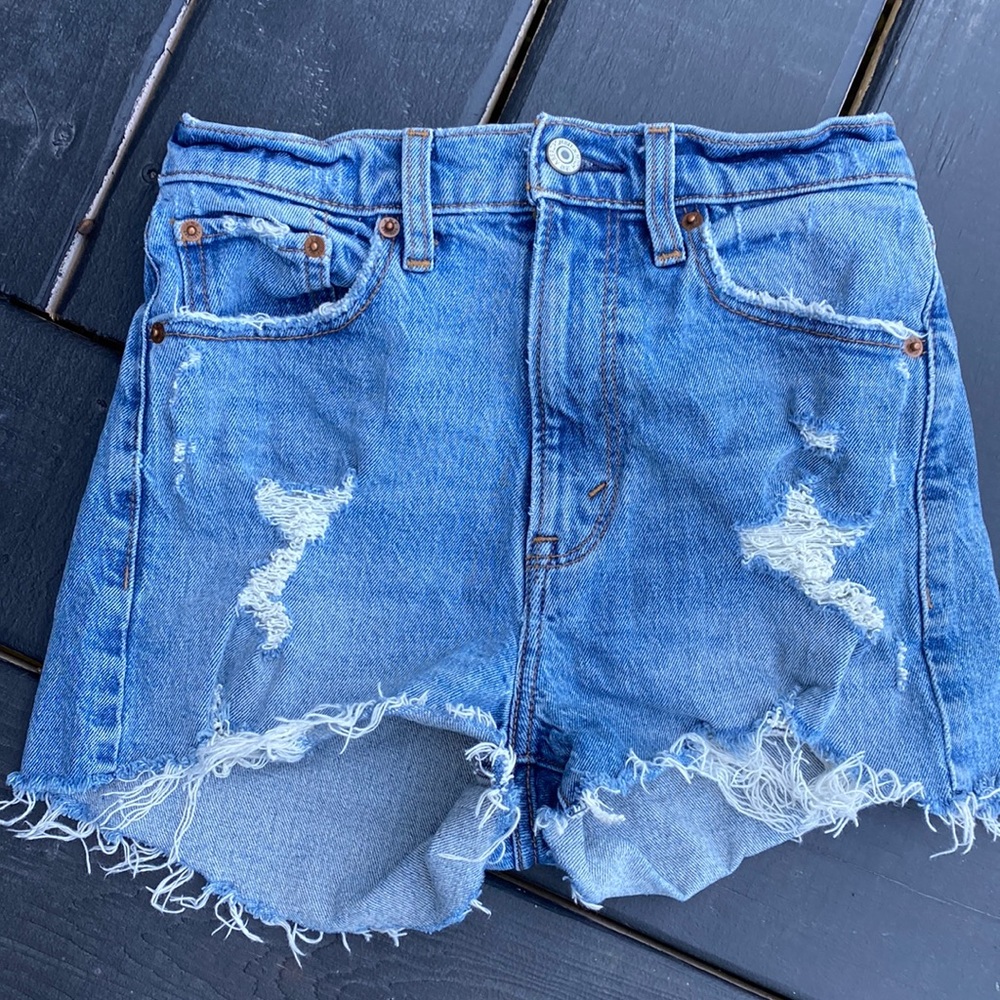 Abercrombie high rise mom short